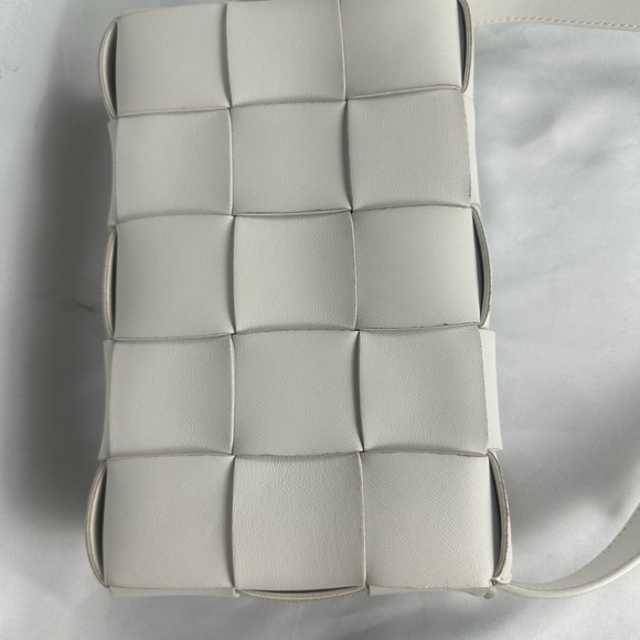 Bottega Veneta Messenger Bag - Picture 4 of 11